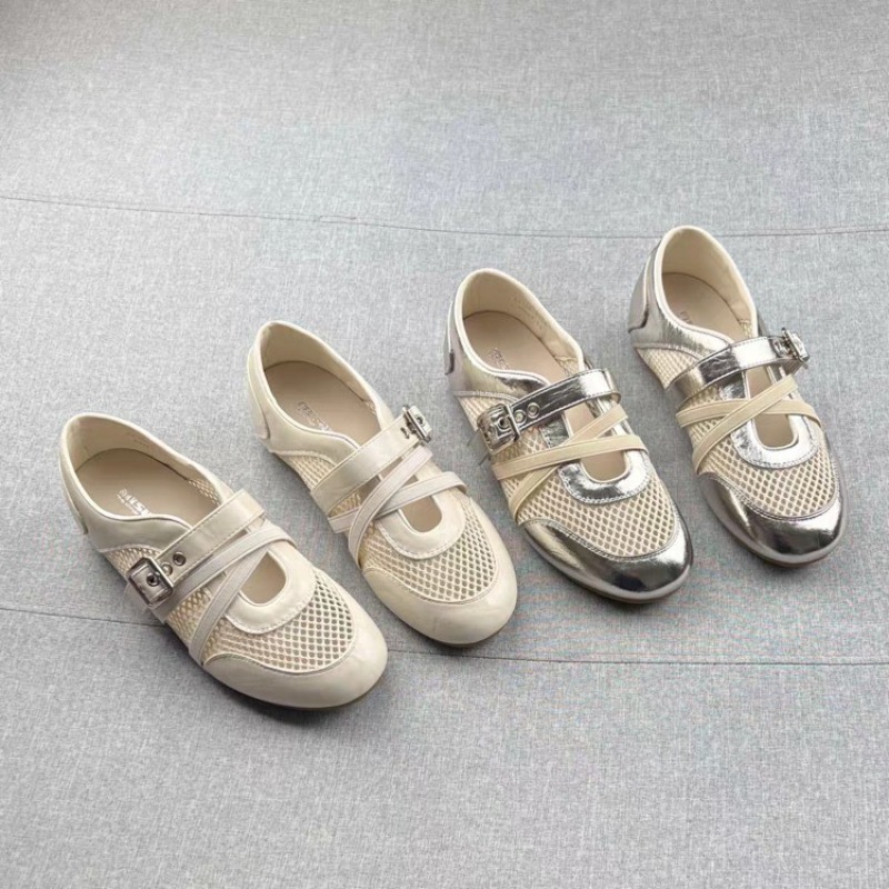 Women Shoes Store - Nuove Sneakers Intrecciate con Dettagli Traforati