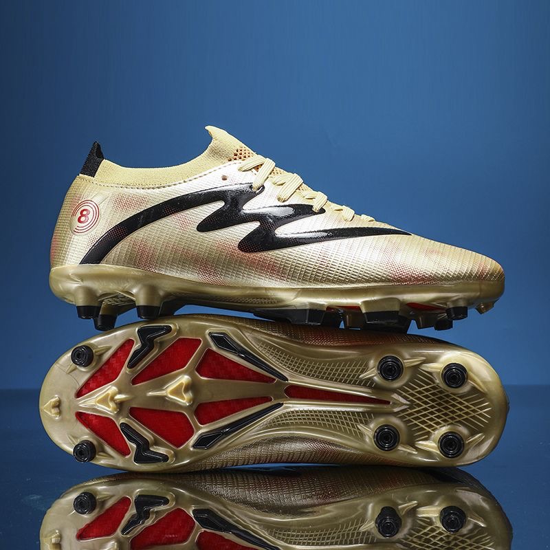Scarpe da Calcio Classiche di  - Women'S Shoes Vs Men'S recensione e prezzo